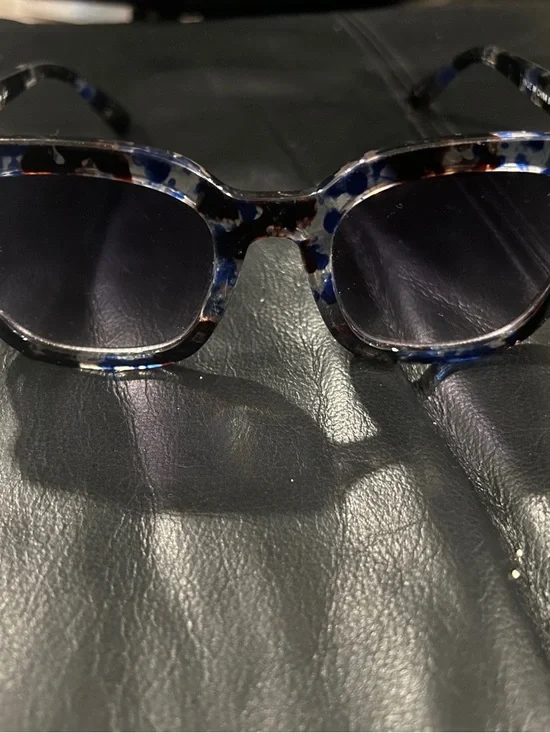 Aj Morgan Tortoiseshell Sunglasses with Purple Lenses - Picture 9 of 10